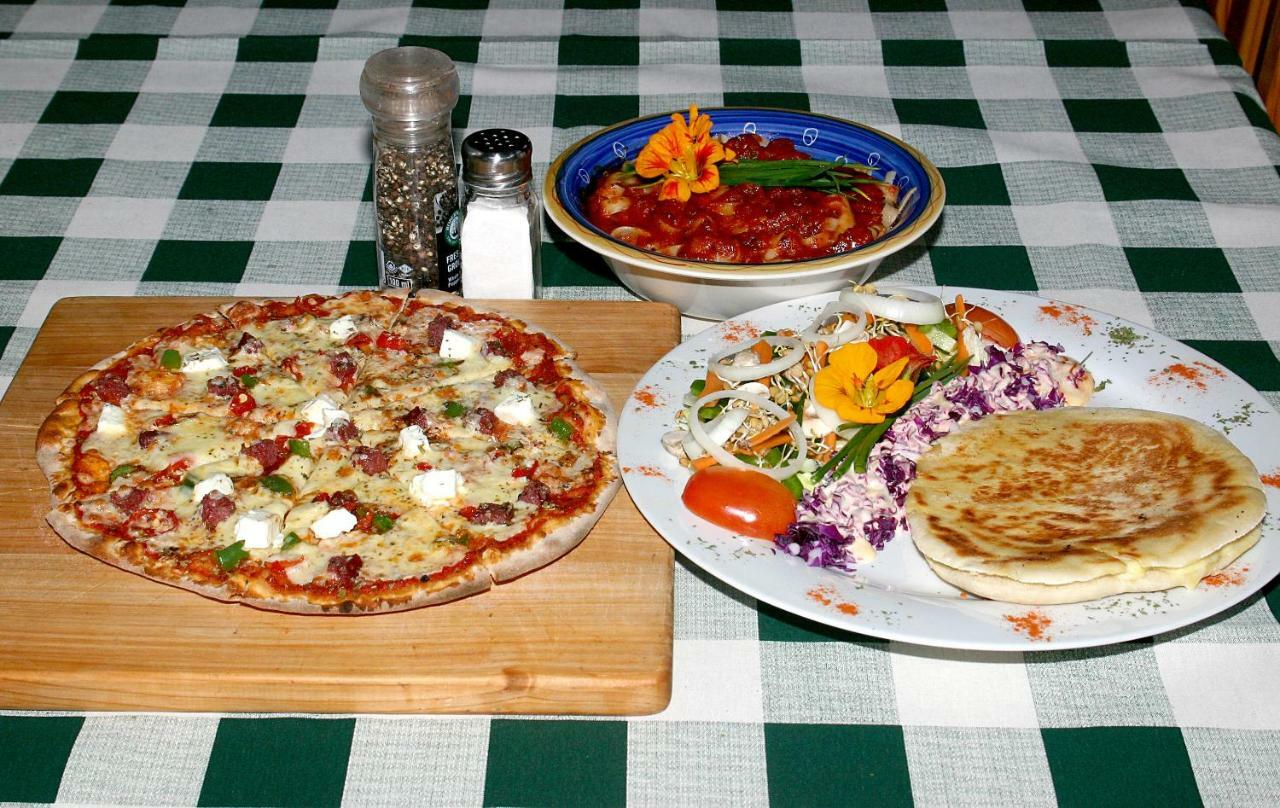 Tower Of Pizza Panzió Ethels Drive Kültér fotó